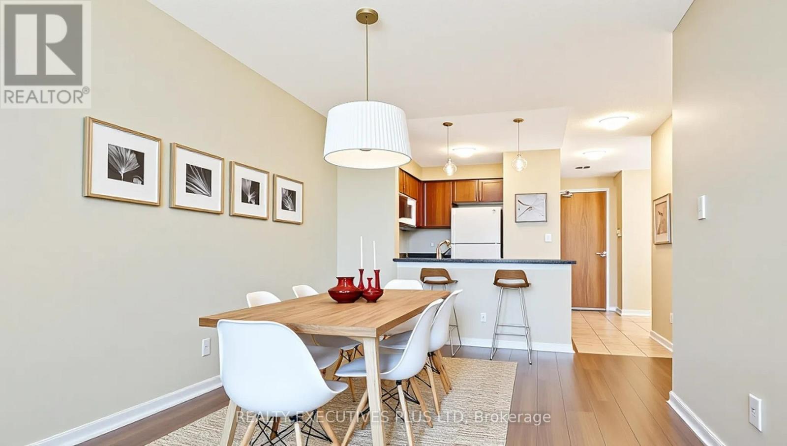 110 - 4879 Kimbermount Avenue, Mississauga (Central Erin Mills), Ontario  L5M 7K8 - Photo 8 - W12189833