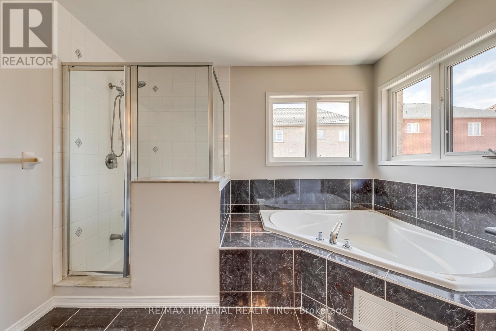 4916 Huron Heights Drive, Mississauga (Hurontario), Ontario  L4Z 4H8 - Photo 23 - W12189846