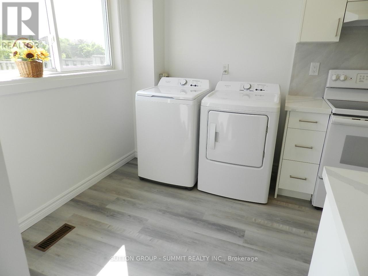678 Galloway Crescent, Mississauga, Ontario  L5C 3W1 - Photo 12 - W12189856