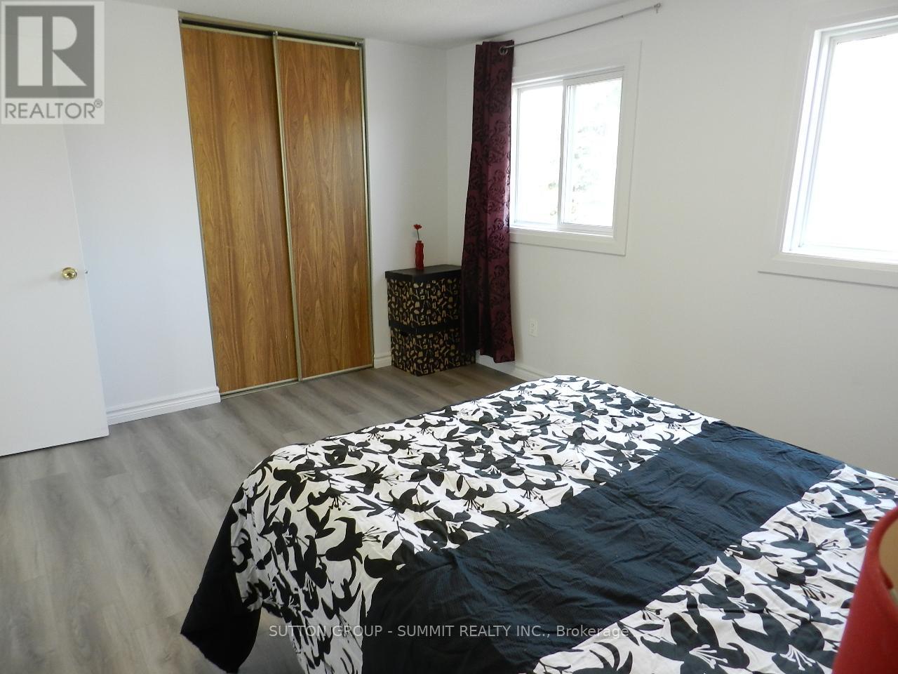 678 Galloway Crescent, Mississauga, Ontario  L5C 3W1 - Photo 16 - W12189856