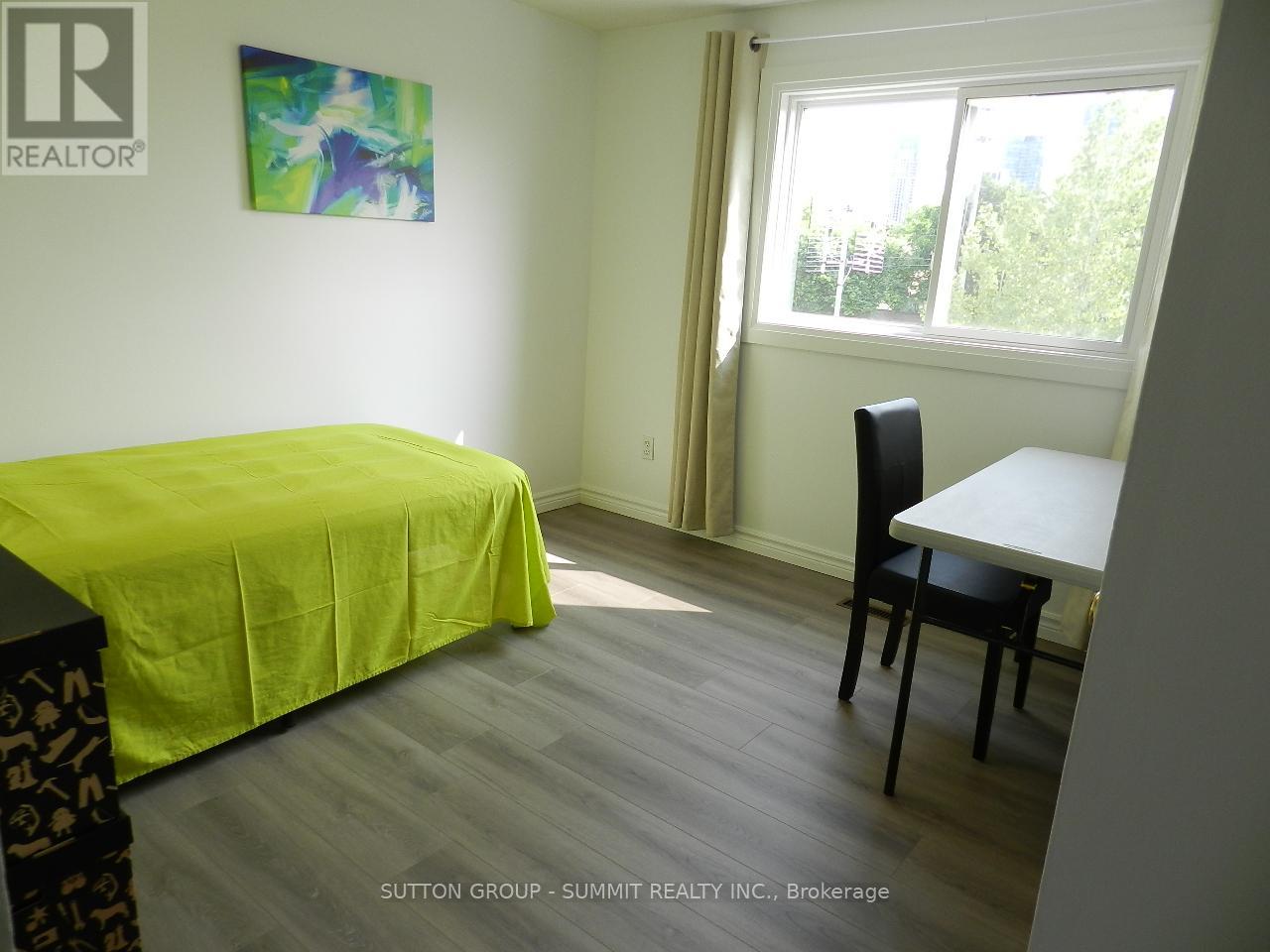678 Galloway Crescent, Mississauga, Ontario  L5C 3W1 - Photo 18 - W12189856