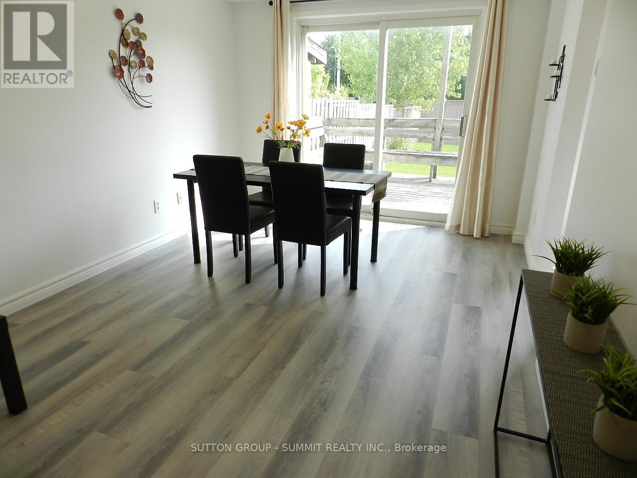 678 Galloway Crescent, Mississauga, Ontario  L5C 3W1 - Photo 2 - W12189856