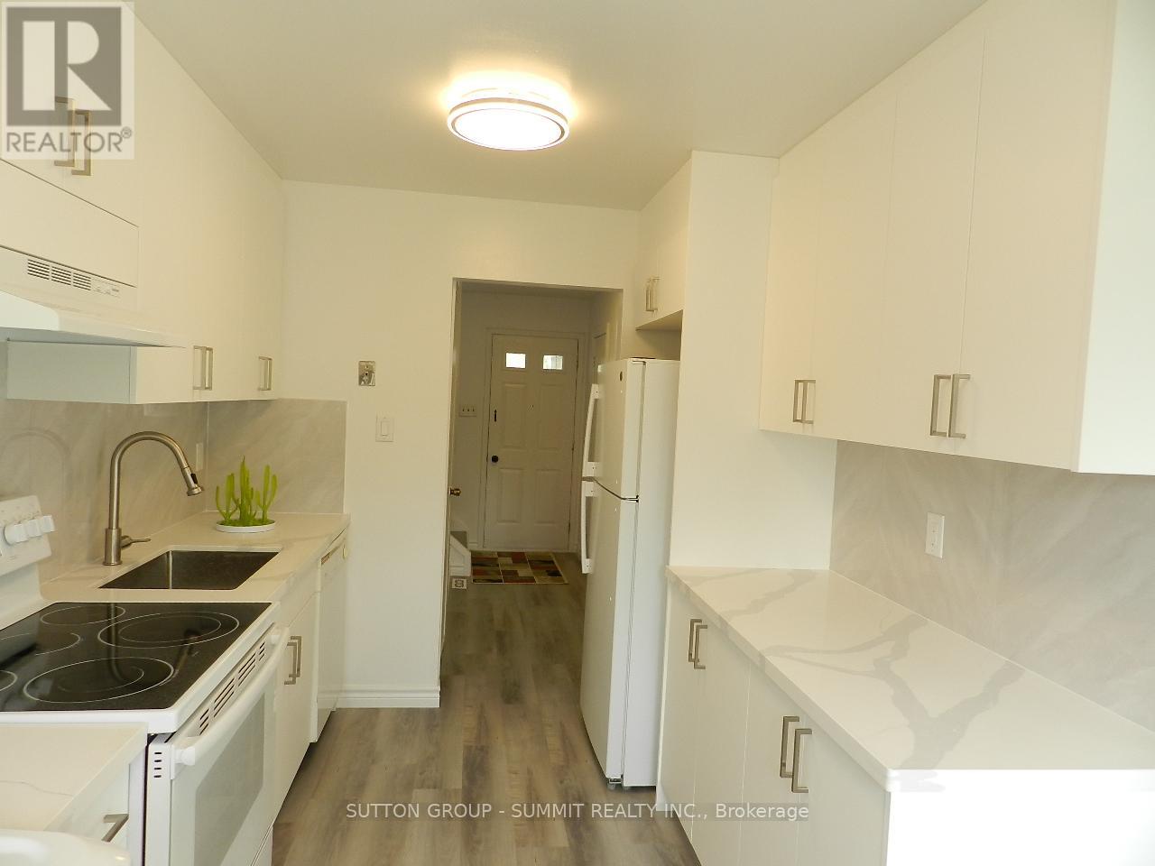 678 Galloway Crescent, Mississauga, Ontario  L5C 3W1 - Photo 8 - W12189856