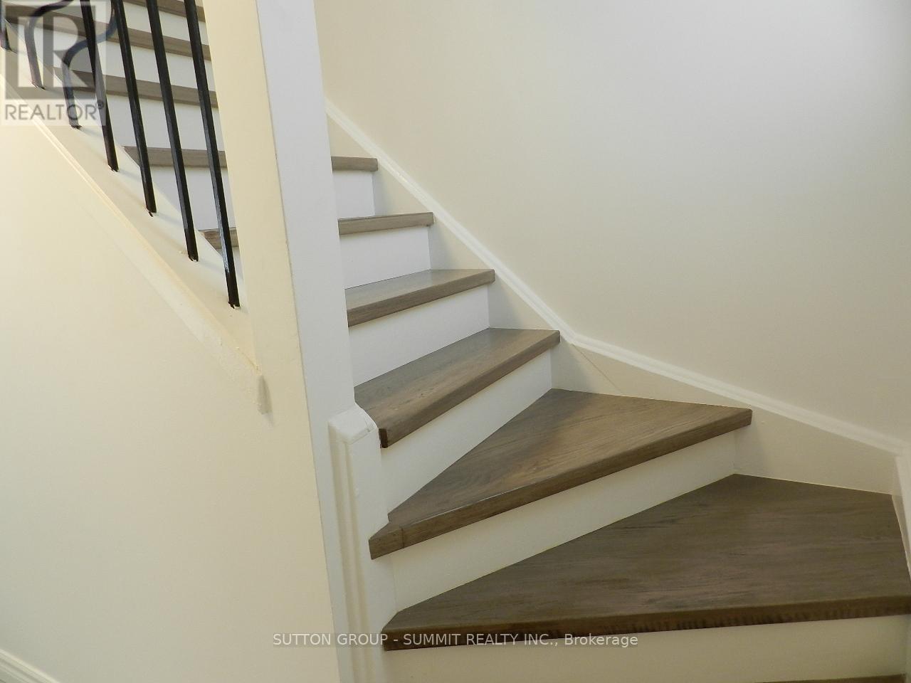 678 Galloway Crescent, Mississauga, Ontario  L5C 3W1 - Photo 9 - W12189856