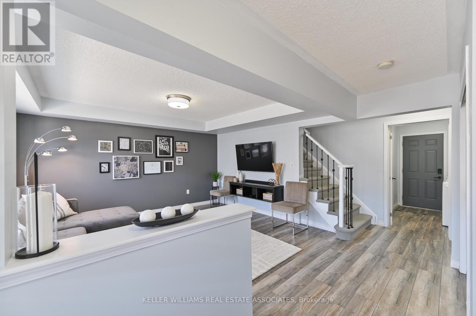 647 Scott Boulevard, Milton (Ha Harrison), Ontario  L9T 0P2 - Photo 5 - W12189868