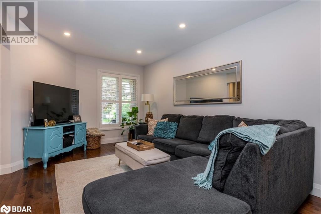 75 Widdifield Avenue, Newmarket, Ontario  L3X 1Z5 - Photo 4 - 40734823