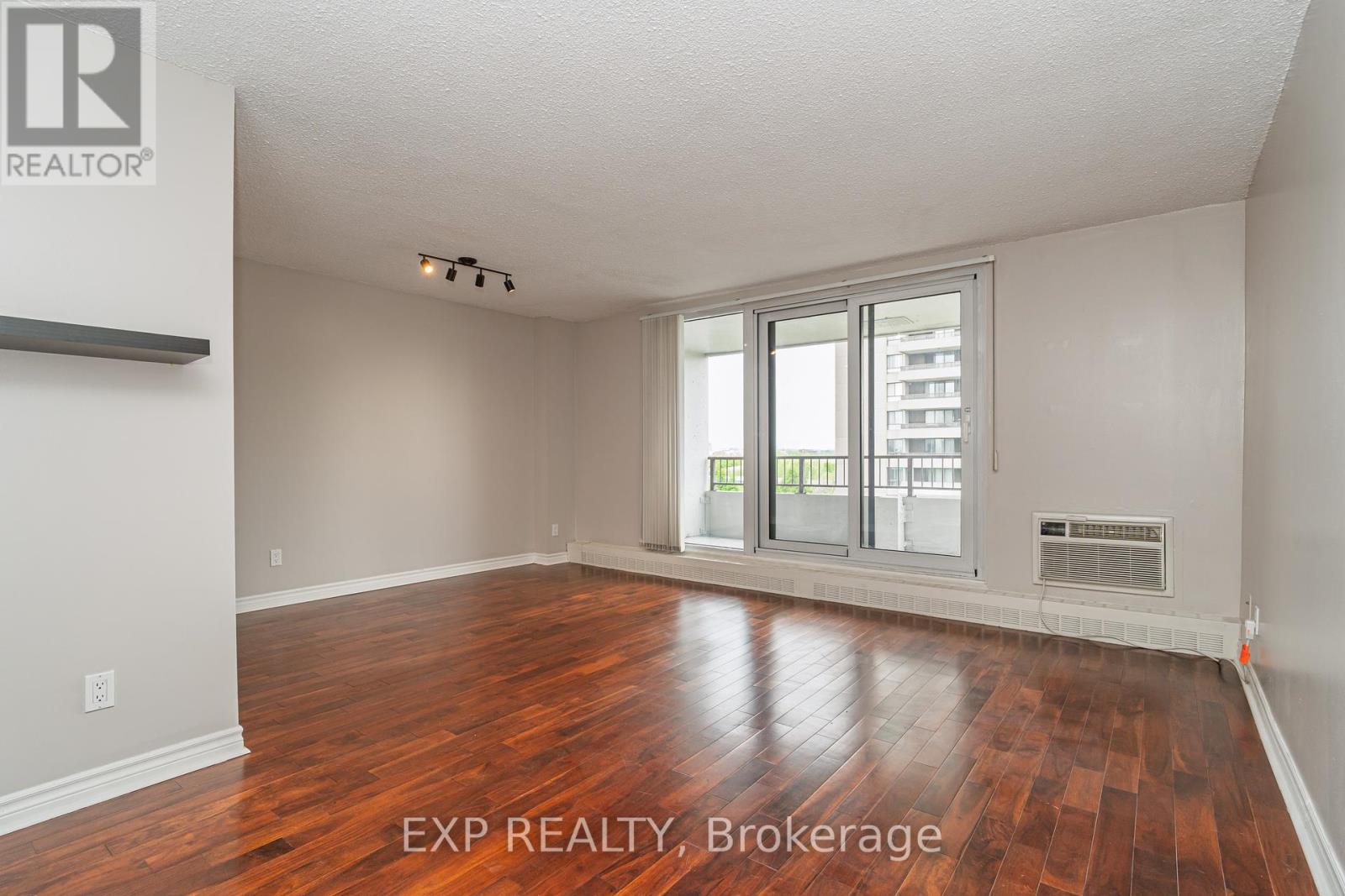 809 - 1785 Frobisher Lane, Ottawa, Ontario  K1G 3T7 - Photo 2 - X12189964