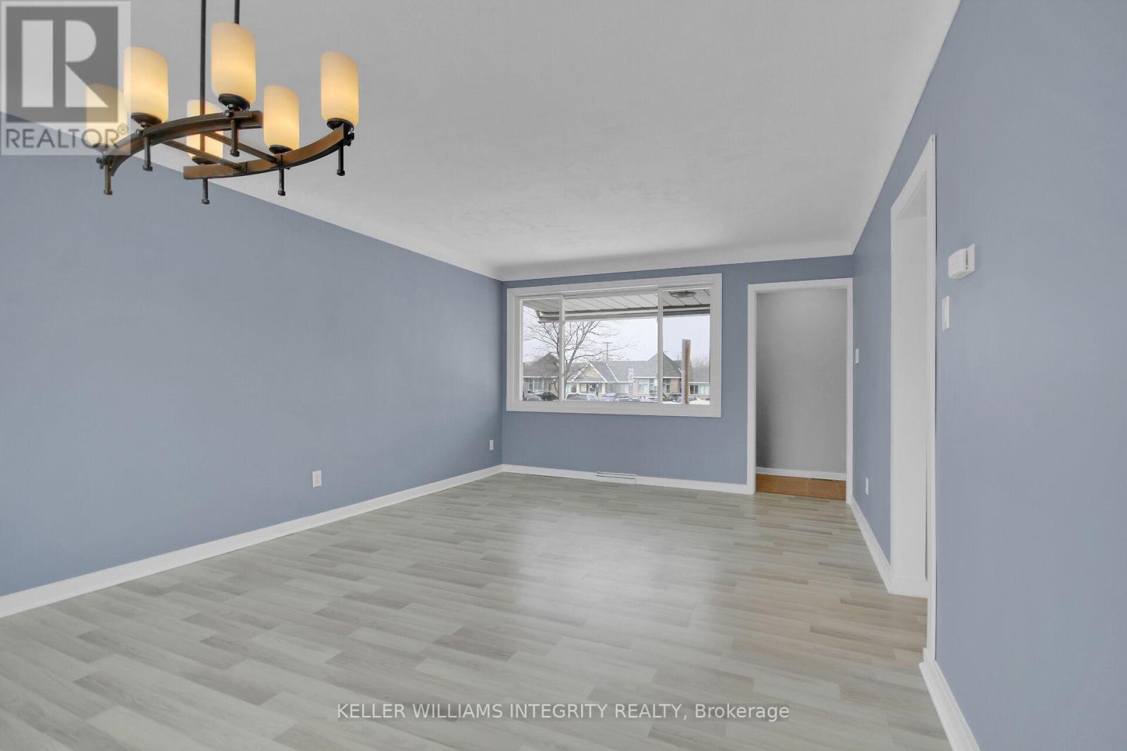 1214 Foxbar Avenue, Ottawa, Ontario  K1V 6V5 - Photo 7 - X12189976