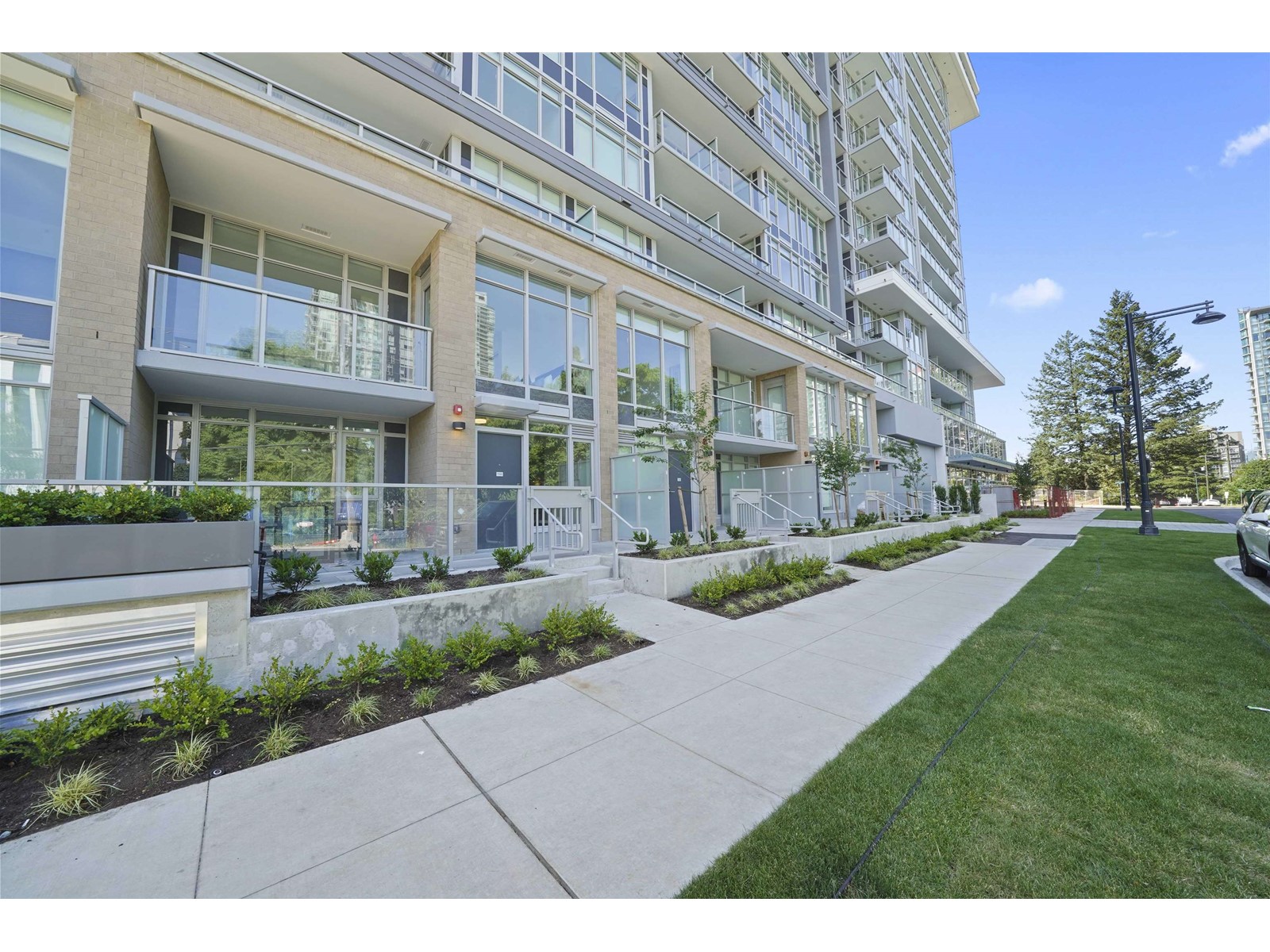 8 13350 Central Avenue, Surrey, British Columbia  V3T 0S1 - Photo 2 - R3009875