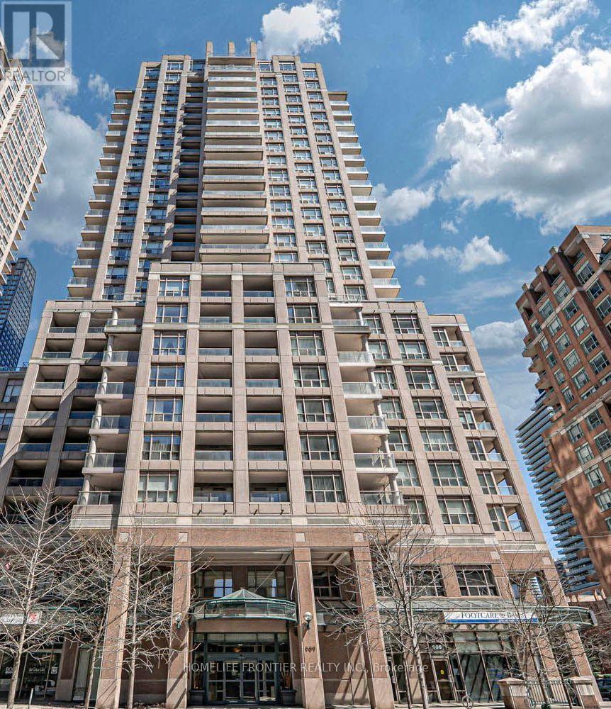 417 - 909 Bay Street, Toronto (Bay Street Corridor), Ontario  M5S 3G2 - Photo 1 - C12189893