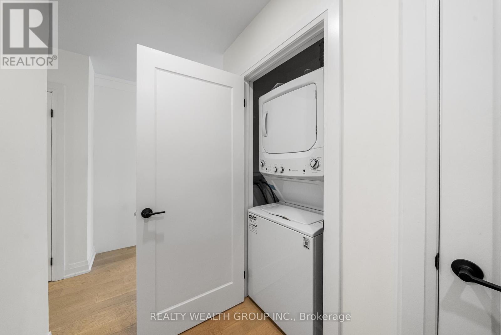 39 Treadgold Crescent, Toronto, Ontario  M3A 1X1 - Photo 17 - C12190007