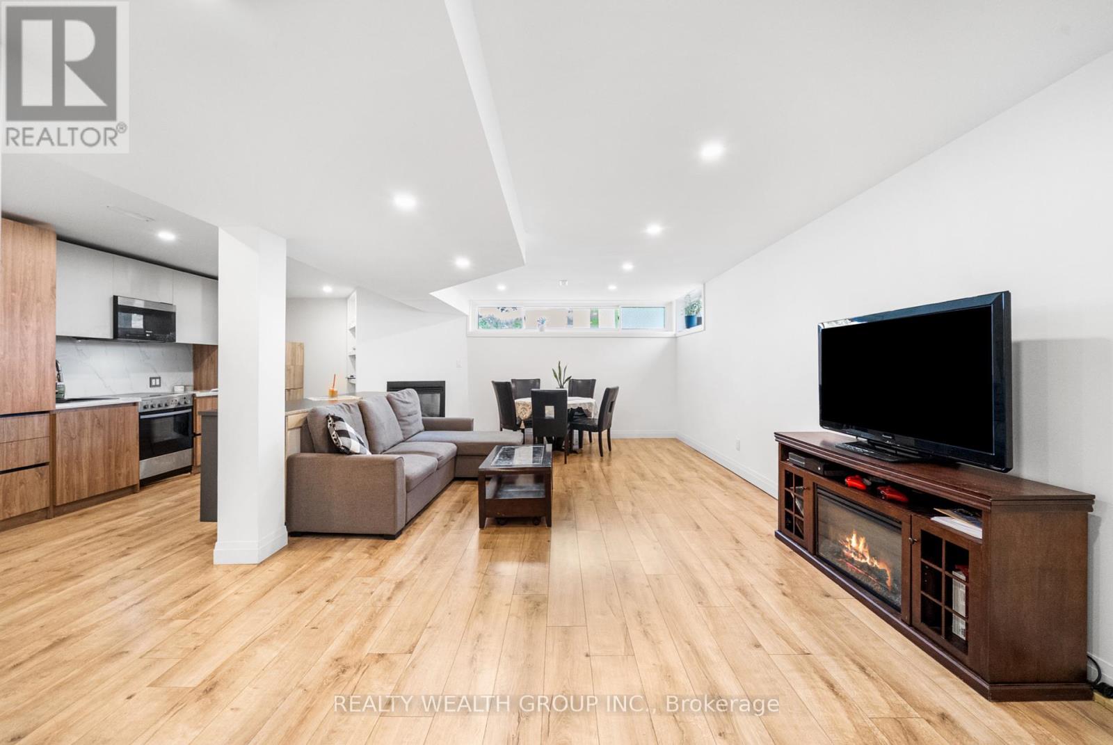 39 Treadgold Crescent, Toronto, Ontario  M3A 1X1 - Photo 25 - C12190007