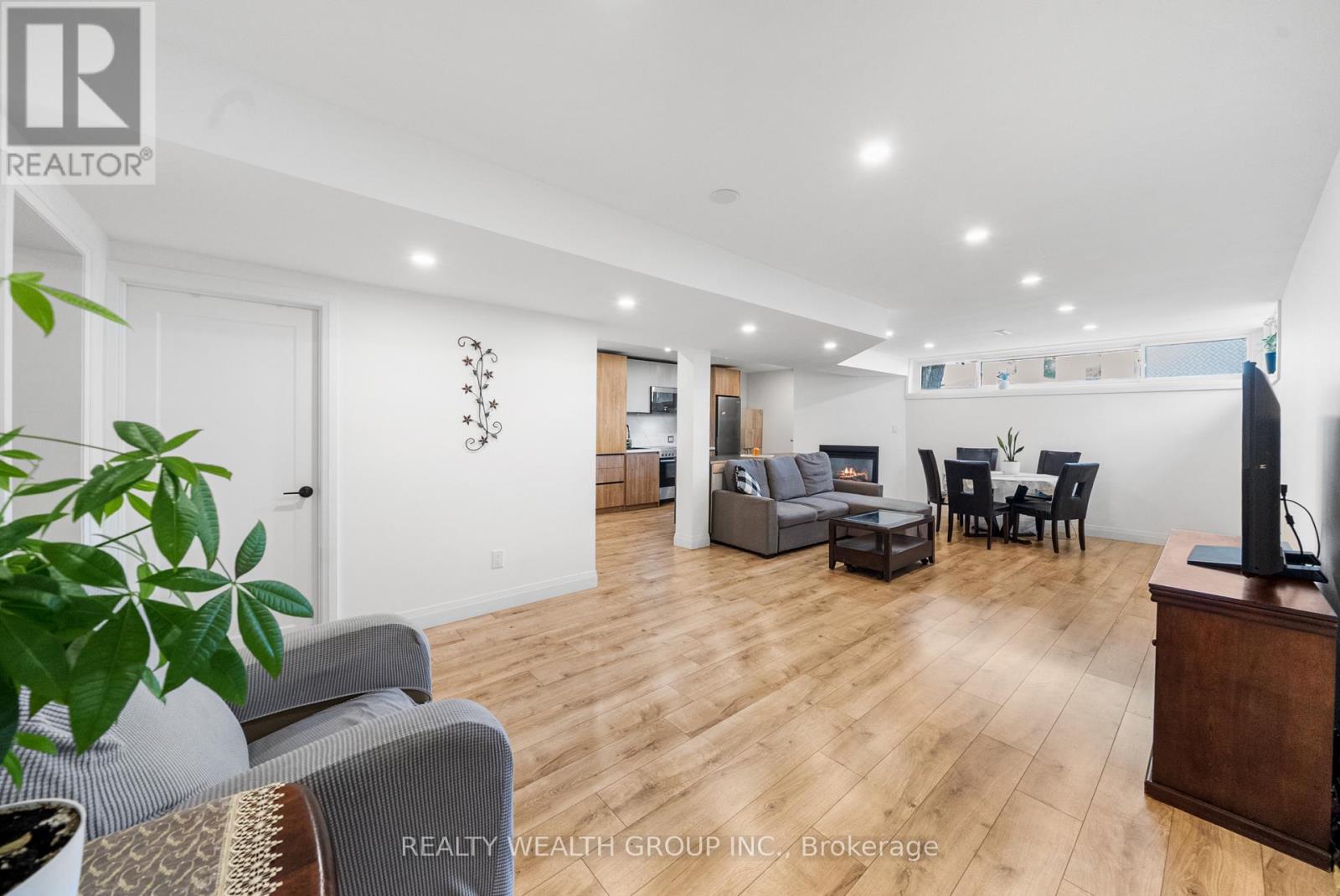 39 Treadgold Crescent, Toronto, Ontario  M3A 1X1 - Photo 27 - C12190007