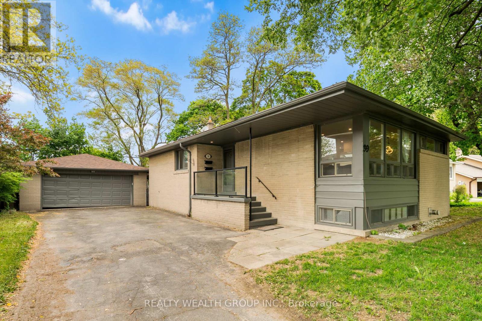 39 Treadgold Crescent, Toronto, Ontario  M3A 1X1 - Photo 3 - C12190007
