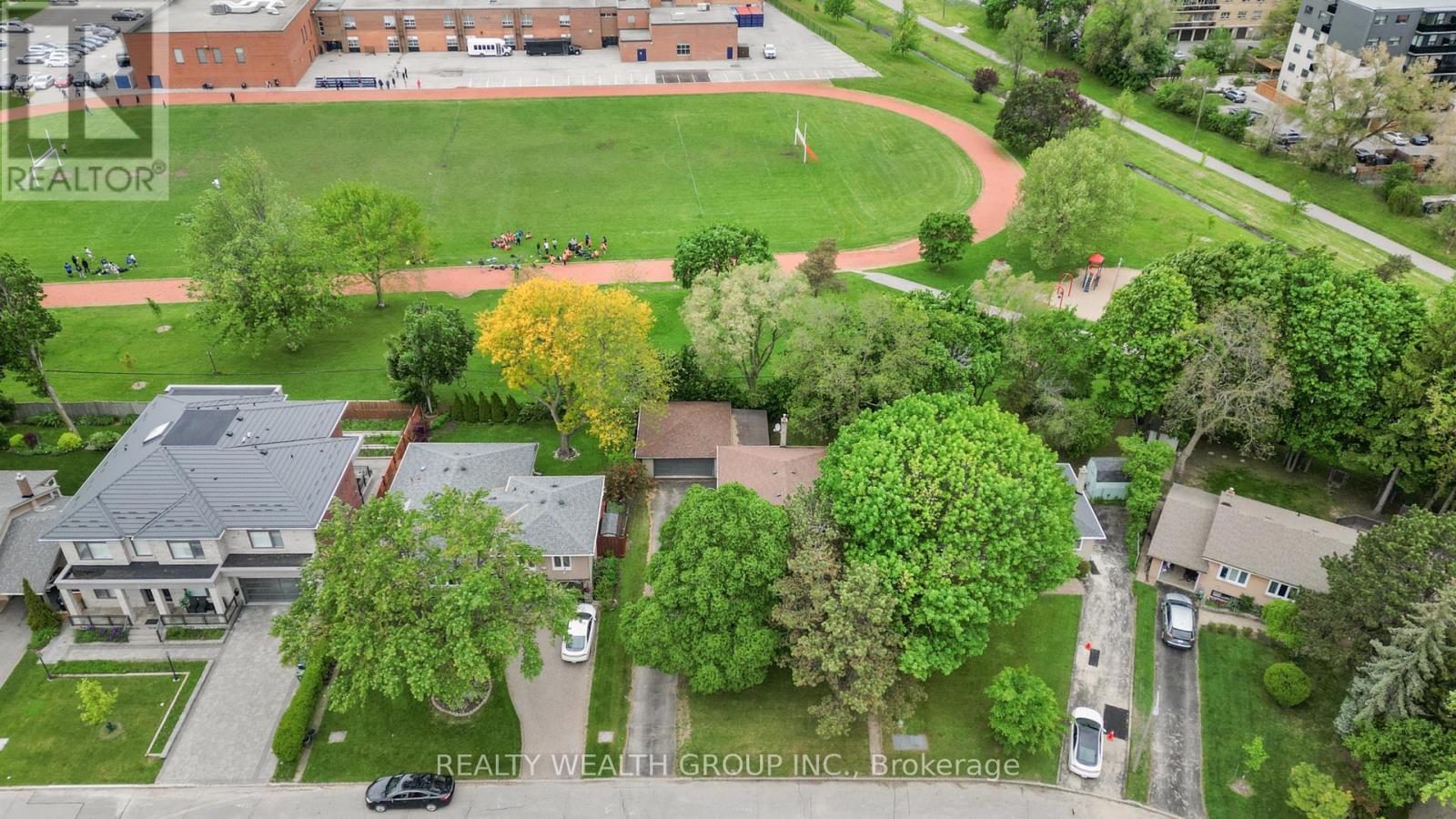 39 Treadgold Crescent, Toronto, Ontario  M3A 1X1 - Photo 4 - C12190007