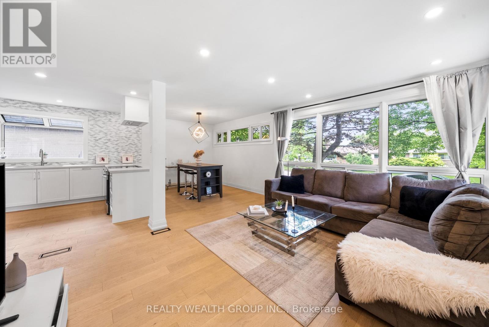 39 Treadgold Crescent, Toronto, Ontario  M3A 1X1 - Photo 5 - C12190007