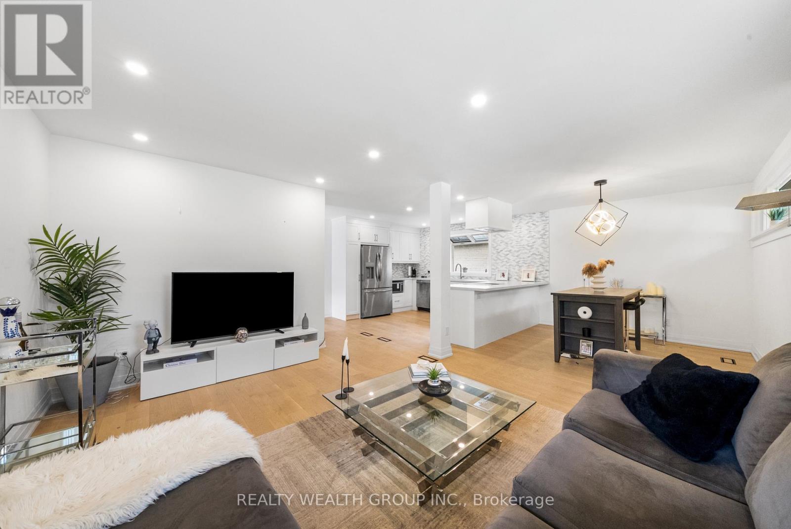 39 Treadgold Crescent, Toronto, Ontario  M3A 1X1 - Photo 8 - C12190007