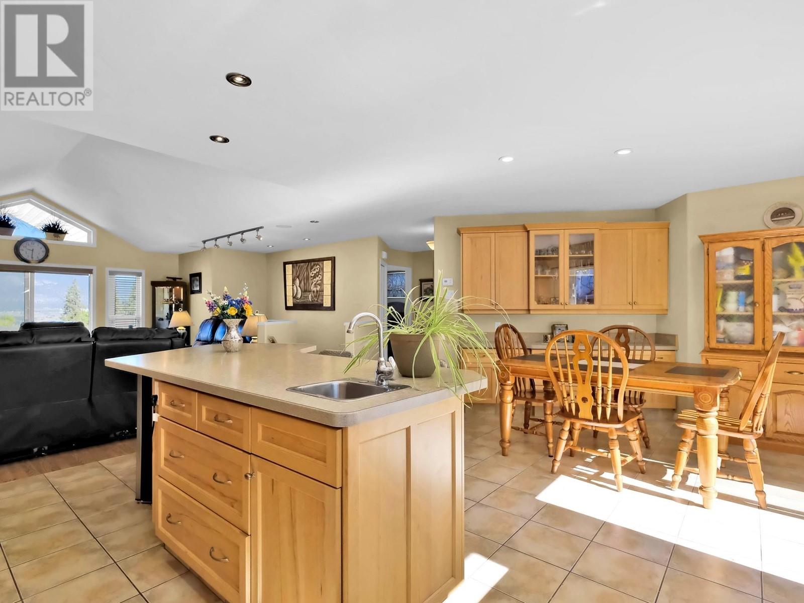 695 Pineview Road Unit# 102, Penticton, BC V2A7S8