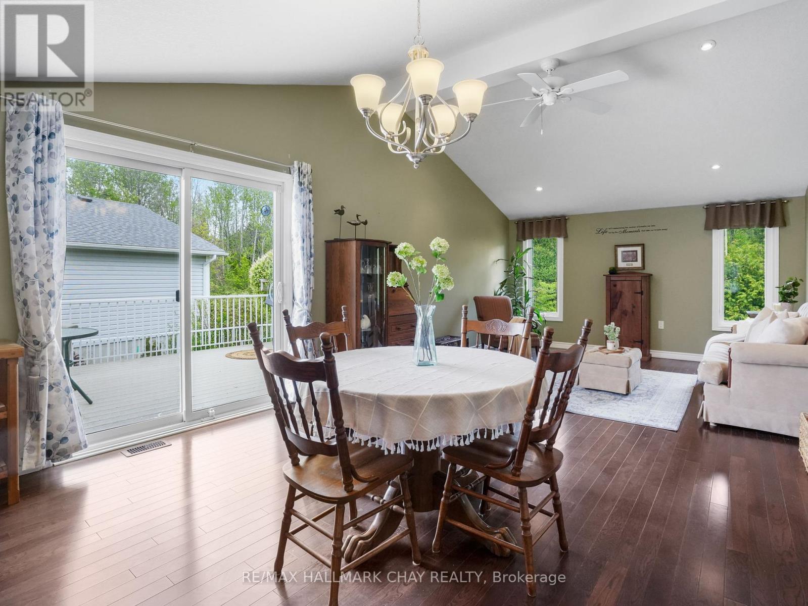 92 New York Avenue, Wasaga Beach, Ontario  L9Z 3A8 - Photo 14 - S12189880