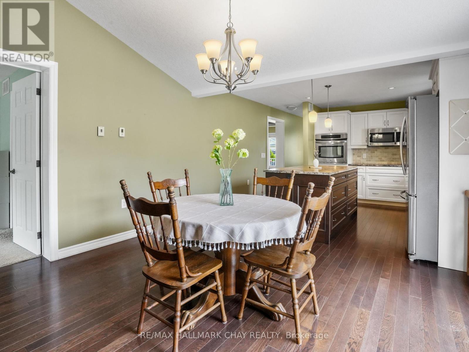 92 New York Avenue, Wasaga Beach, Ontario  L9Z 3A8 - Photo 17 - S12189880