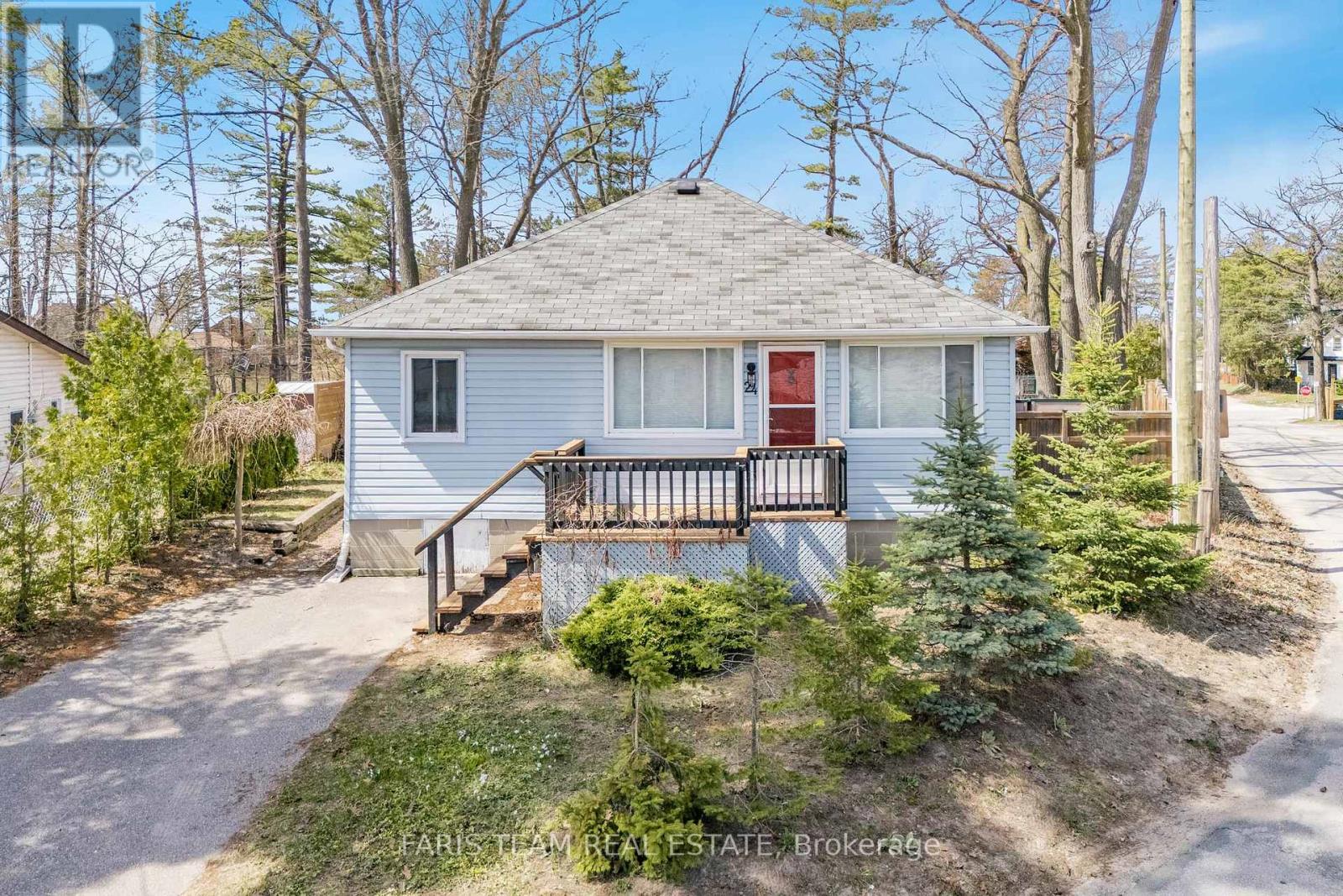 24 Old Mosley Street, Wasaga Beach, Ontario  L9Z 2J8 - Photo 1 - S12189905