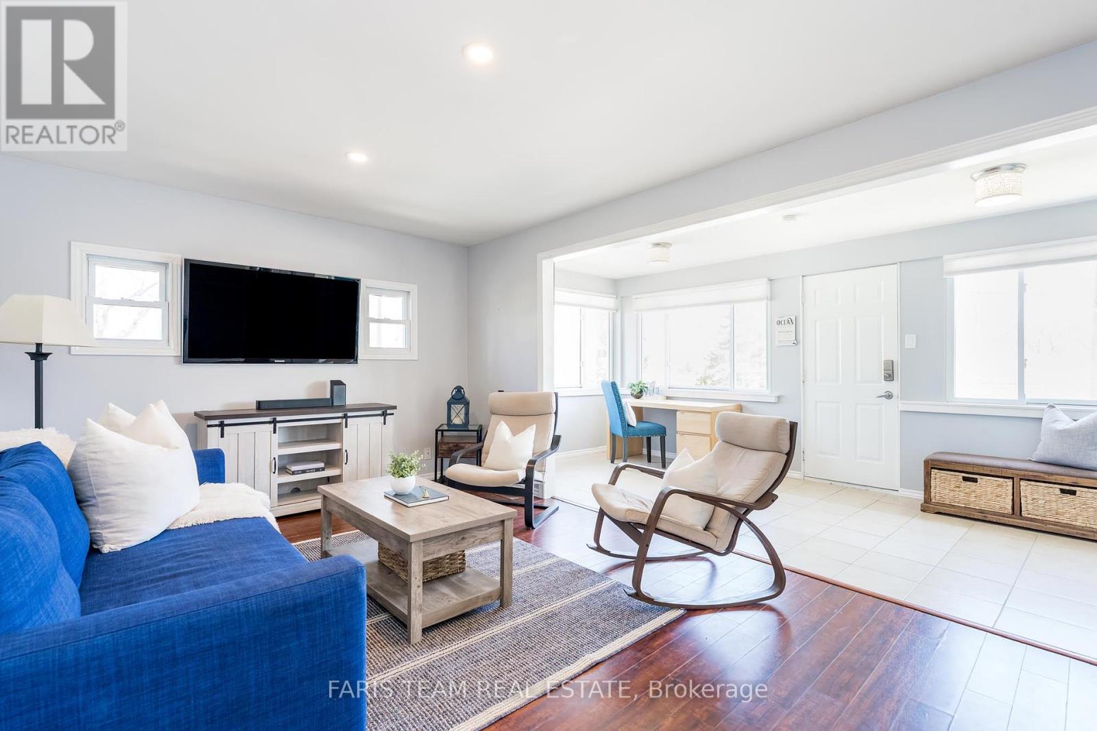 24 Old Mosley Street, Wasaga Beach, Ontario  L9Z 2J8 - Photo 7 - S12189905