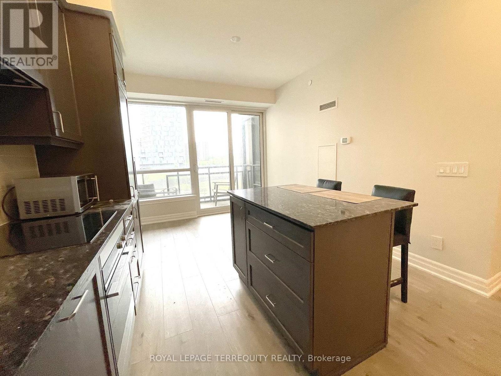 303 - 9075 Jane Street, Vaughan, Ontario  L4K 0L7 - Photo 6 - N12189925