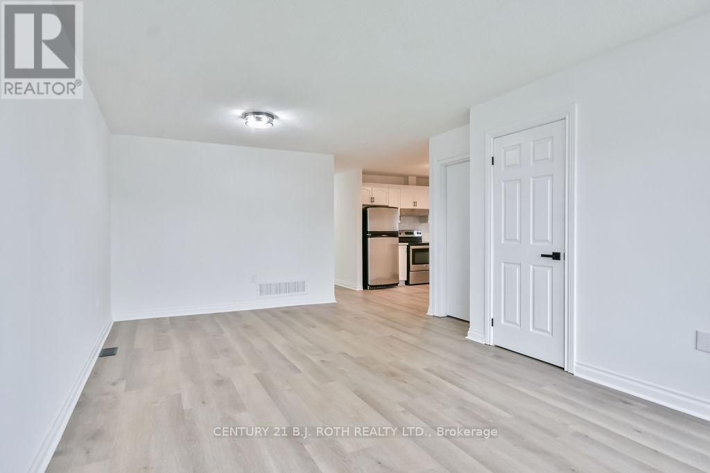 105 Monique Crescent, Barrie, Ontario  L4M 6Y5 - Photo 4 - S12189959