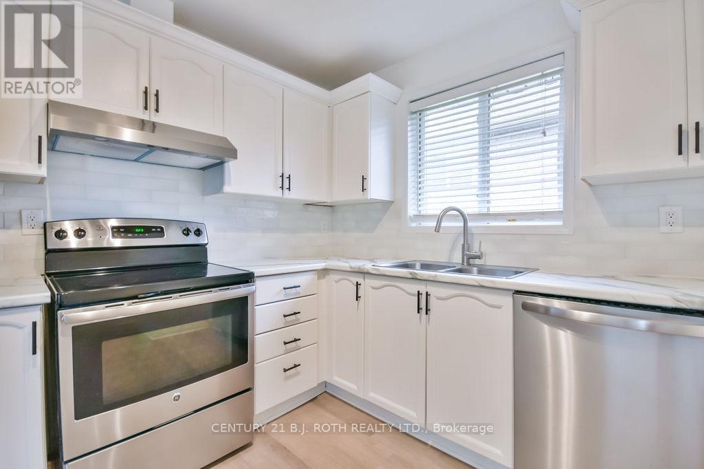 105 Monique Crescent, Barrie, Ontario  L4M 6Y5 - Photo 8 - S12189959