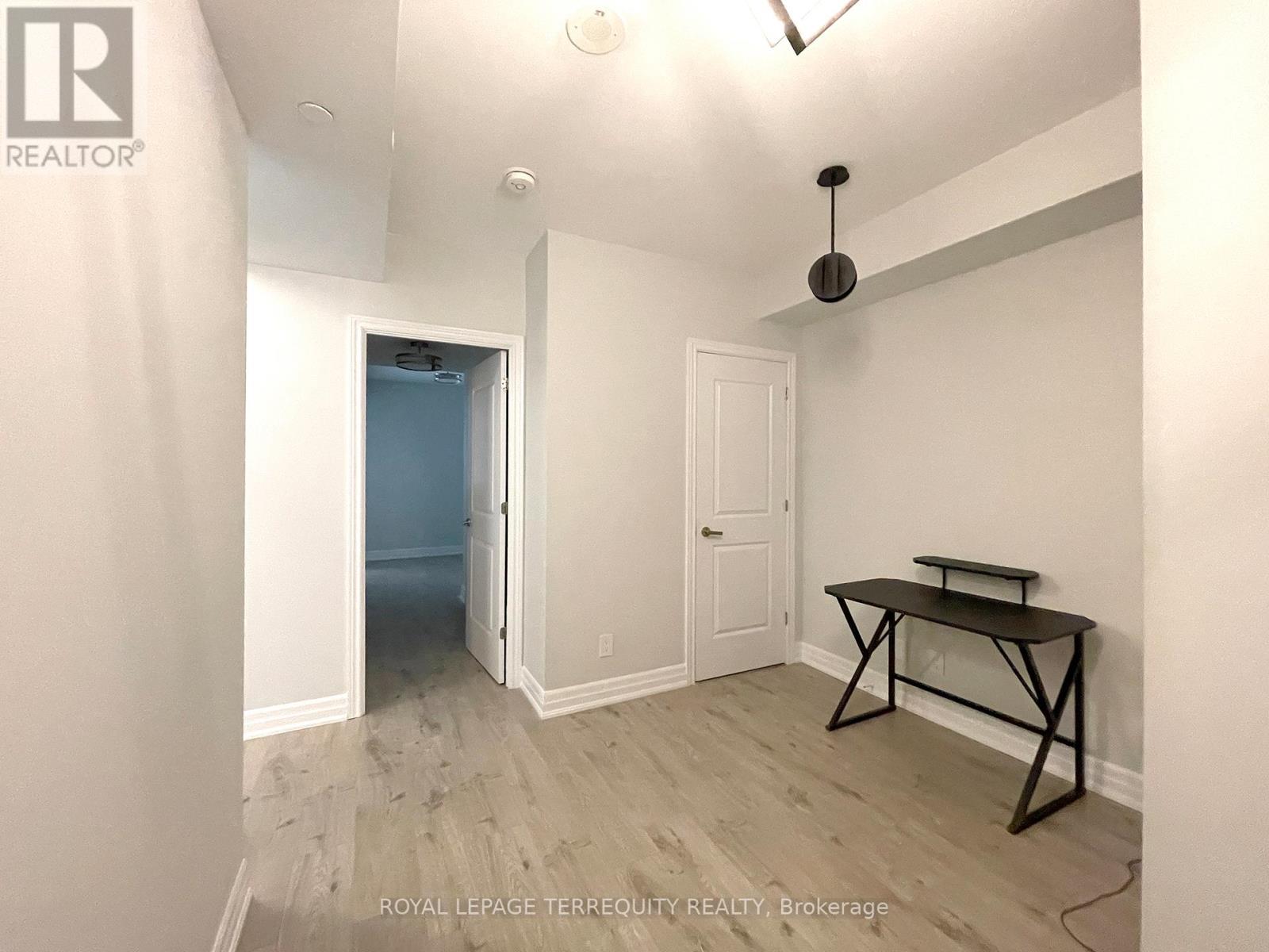303 - 9075 Jane Street, Vaughan, Ontario  L4K 0L7 - Photo 8 - N12189925