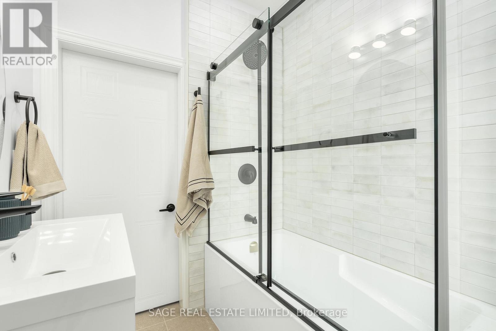 147 Boon Avenue, Toronto (Corso Italia-Davenport), Ontario  M6E 3Z6 - Photo 35 - W12189882