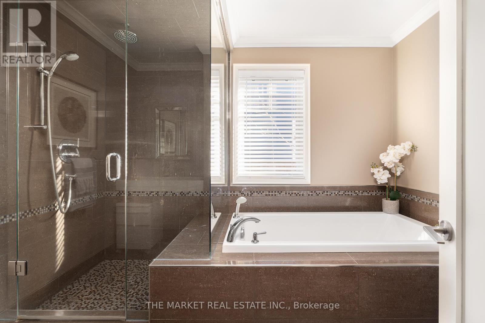 415 Queen Mary Drive, Oakville, Ontario  L6K 3M2 - Photo 14 - W12190006