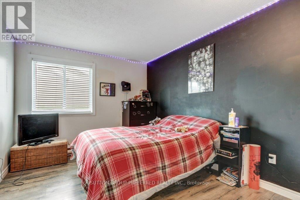 Photo 2 of 14 for 116 - 733 Deveron Crescent