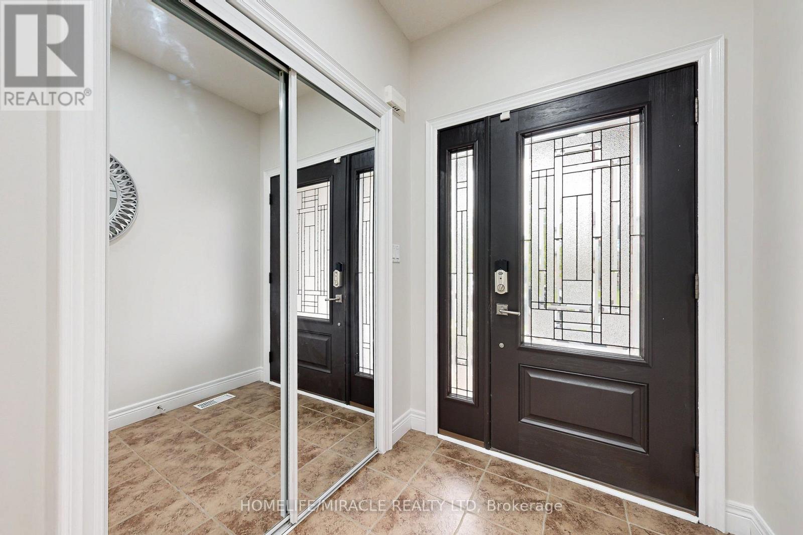 79 Hinrichs Crescent, Cambridge, Ontario  N1T 0A8 - Photo 4 - X12189895