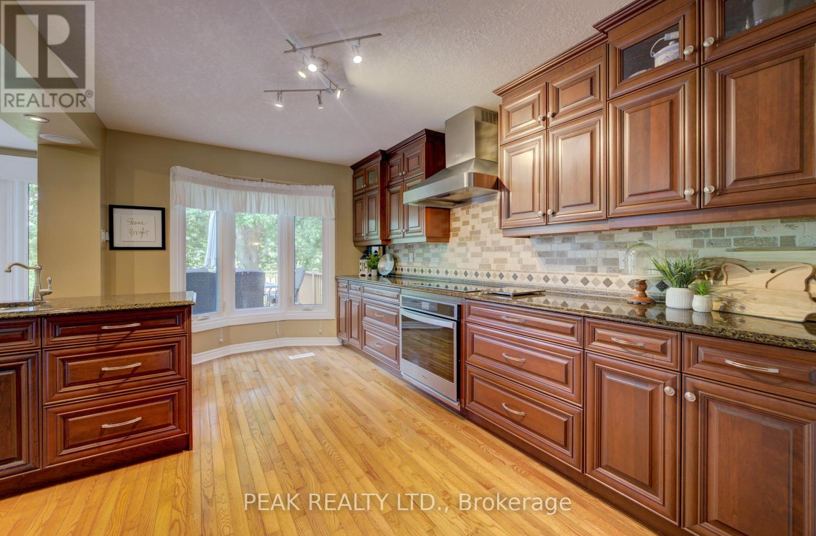 19 Old Park Lane, Kitchener, Ontario  N2N 2J7 - Photo 9 - X12189940