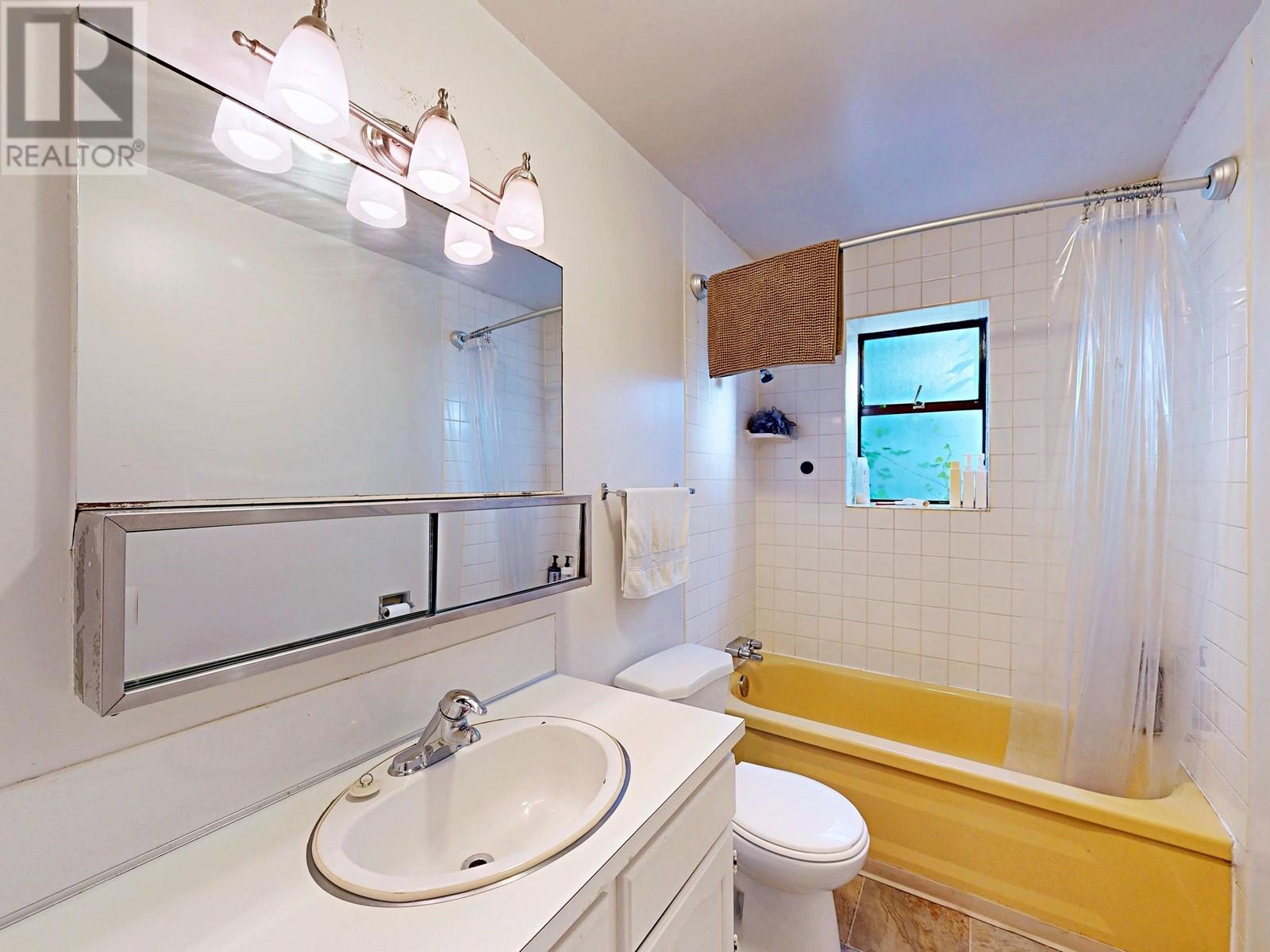 246 W 4th Street, North Vancouver, British Columbia  V7M 1H7 - Photo 16 - R3000723