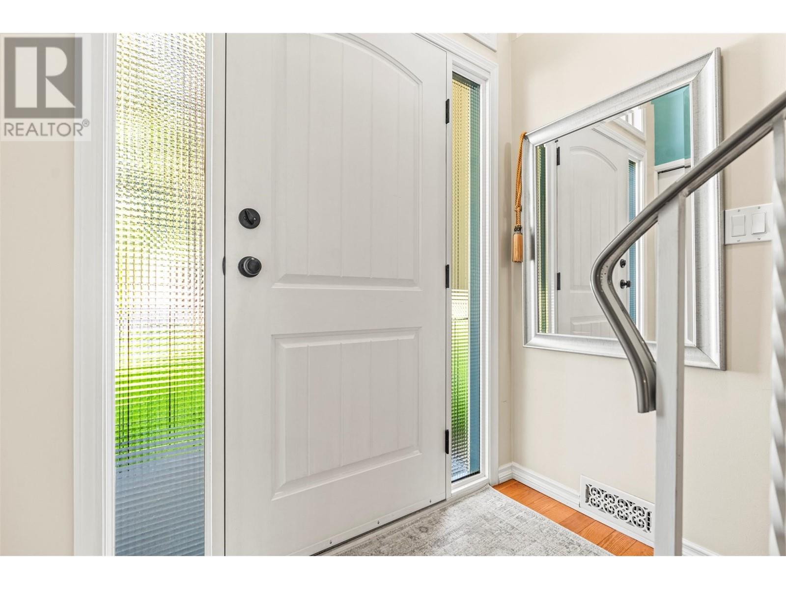 Property at 3902 17 Street image 4