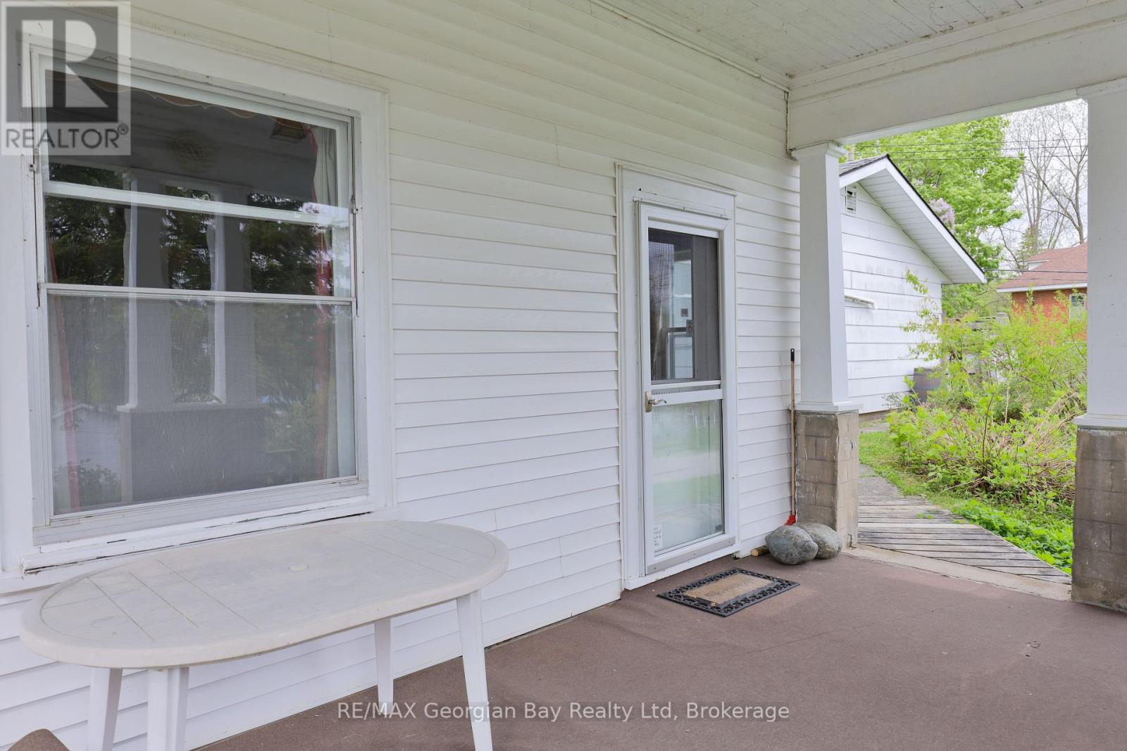 770 Sixth Avenue, Tay, Ontario  L0K 1R0 - Photo 2 - S12190058