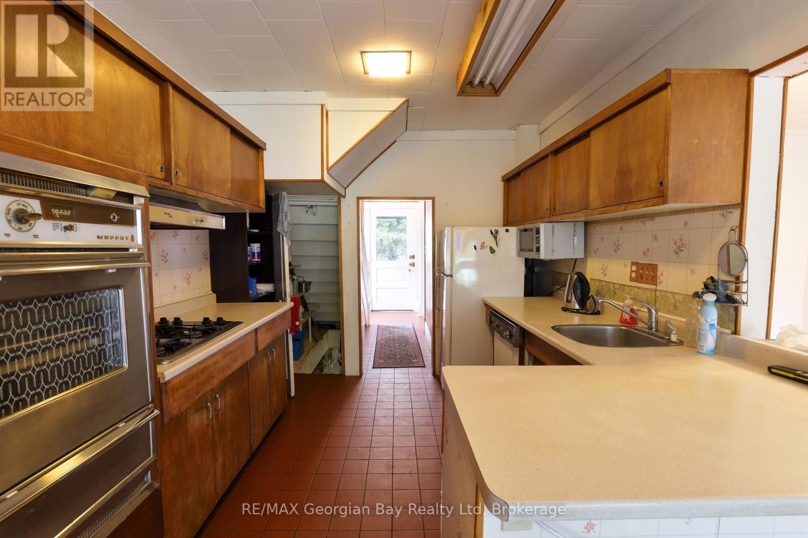 770 Sixth Avenue, Tay, Ontario  L0K 1R0 - Photo 8 - S12190058