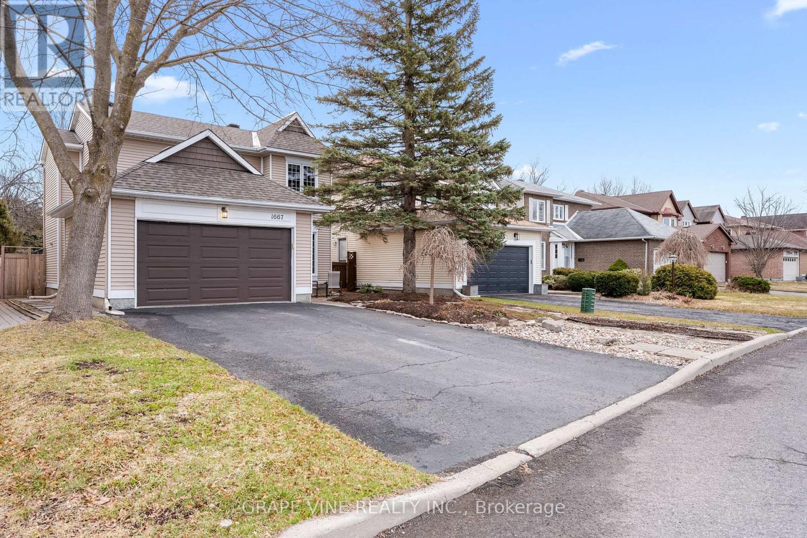 1667 Teakdale Avenue, Ottawa, Ontario  K1C 6M5 - Photo 2 - X12094371