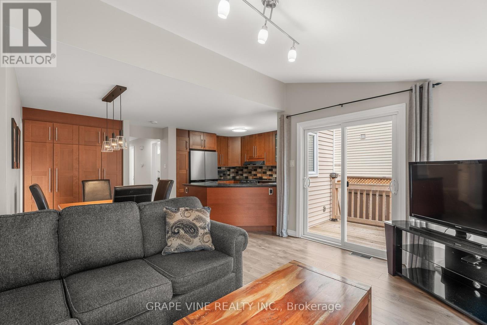 1667 Teakdale Avenue, Ottawa, Ontario  K1C 6M5 - Photo 21 - X12094371