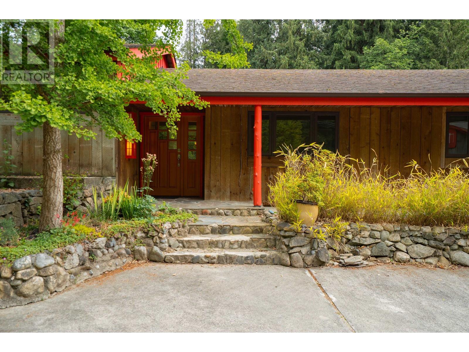 1170 Flume Road, Roberts Creek, British Columbia  V0N 2W2 - Photo 2 - R3009838