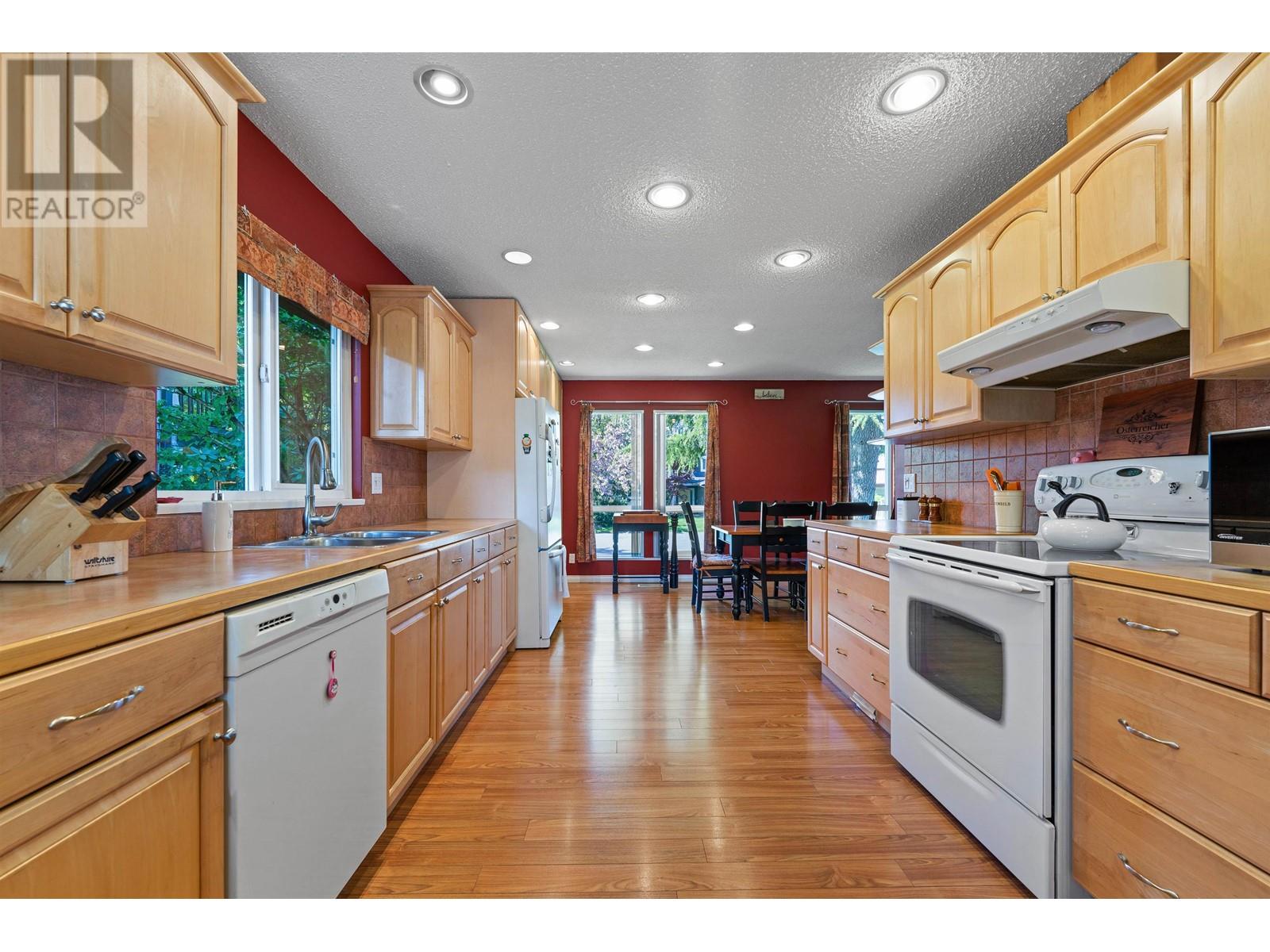 4614 54 Street, Ladner, British Columbia  V4K 3V2 - Photo 3 - R3009894