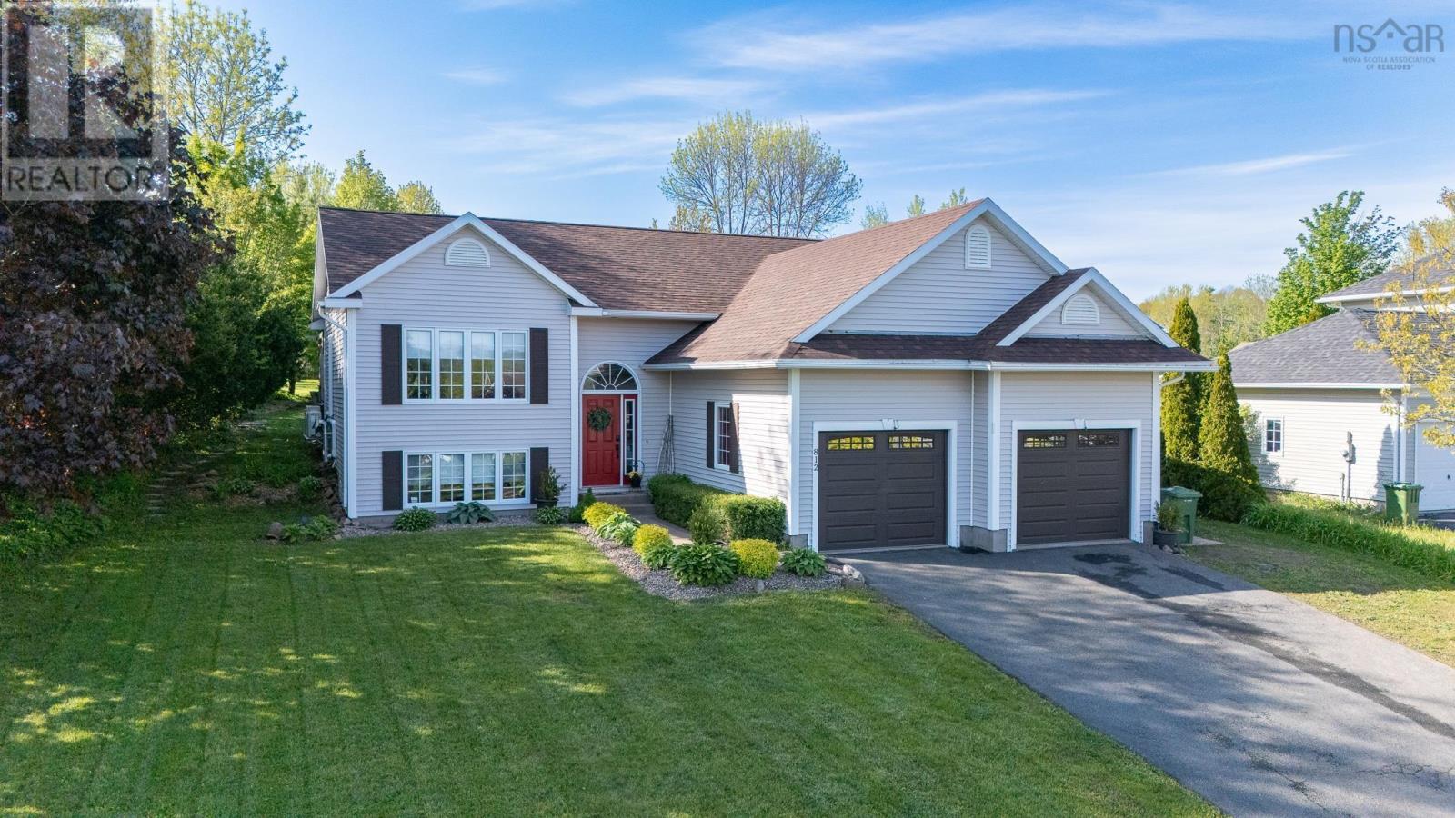 Property at 812 Summerfield Court image 1