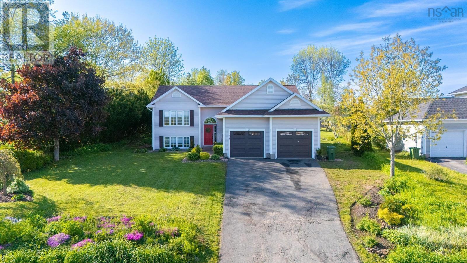 Property at 812 Summerfield Court image 3