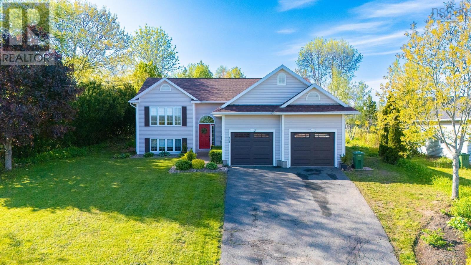 Property at 812 Summerfield Court image 2