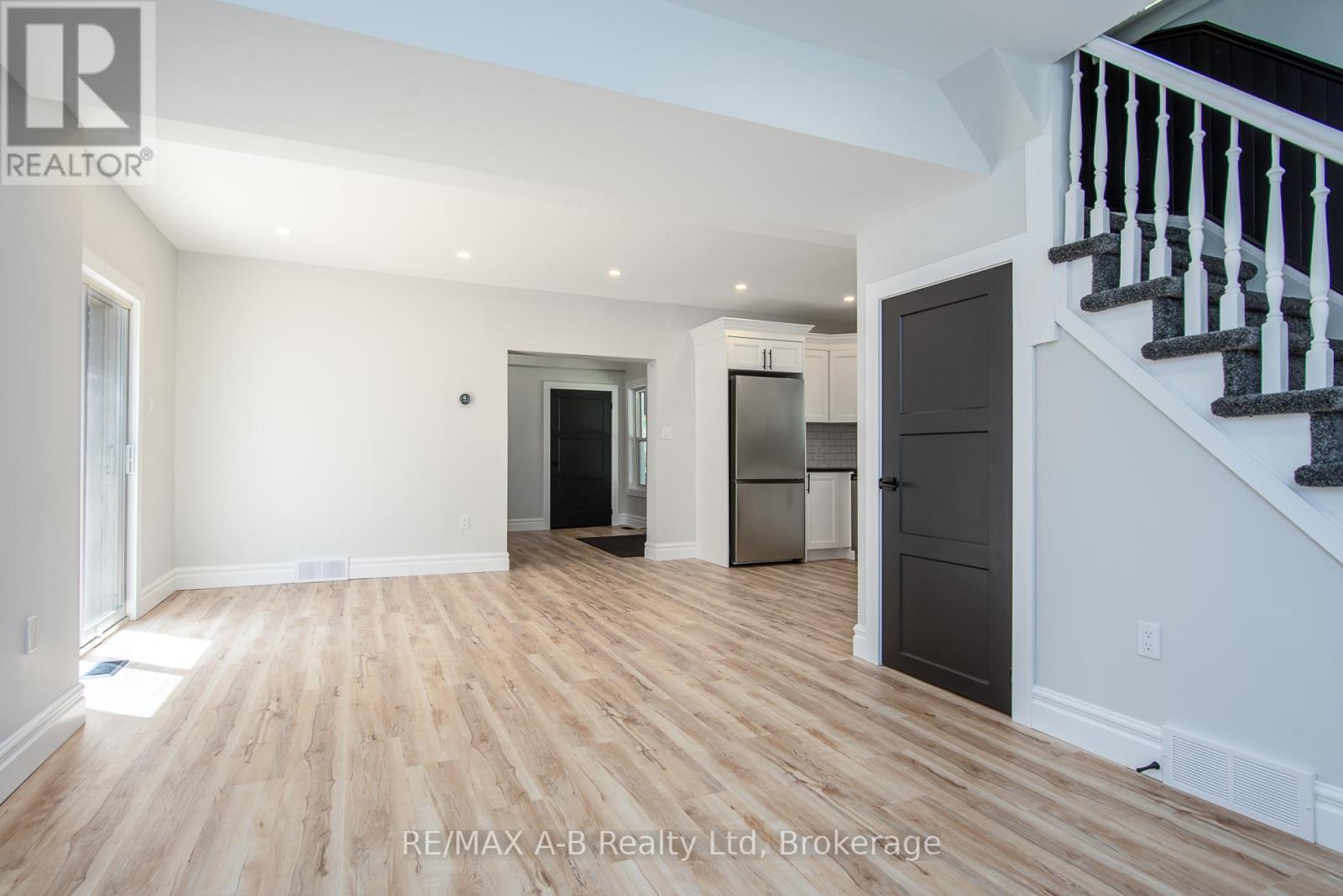 124 King Street, Stratford, Ontario N5A 4R9 - Photo 10 - X12190042