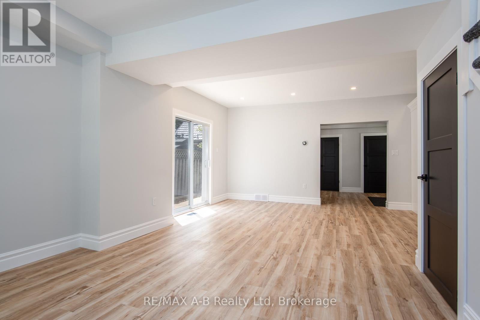 124 King Street, Stratford, Ontario N5A 4R9 - Photo 11 - X12190042