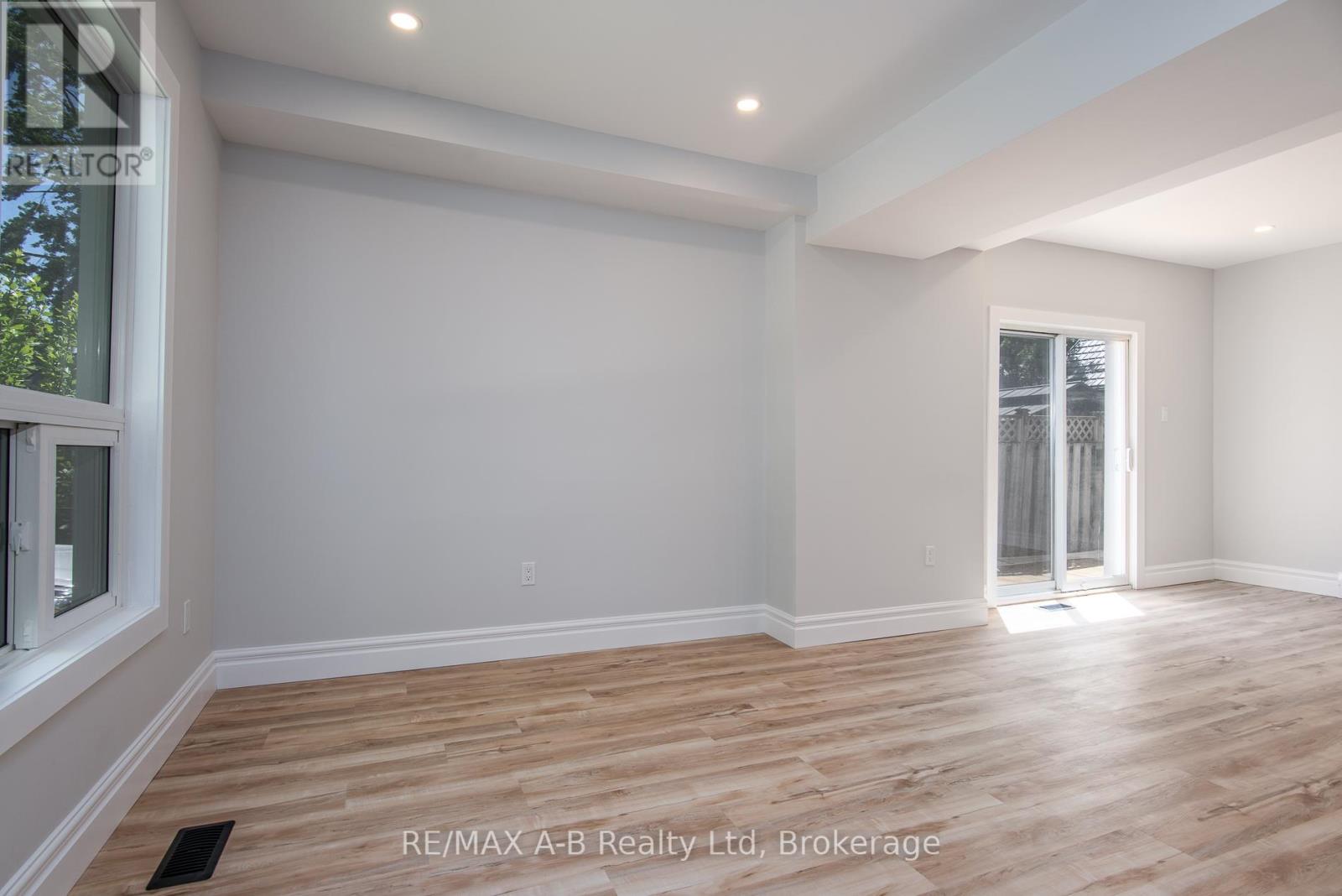 124 King Street, Stratford, Ontario N5A 4R9 - Photo 12 - X12190042