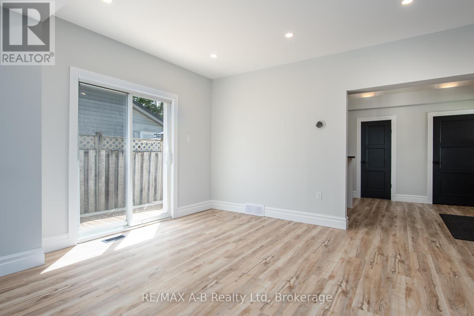 124 King Street, Stratford, Ontario N5A 4R9 - Photo 13 - X12190042